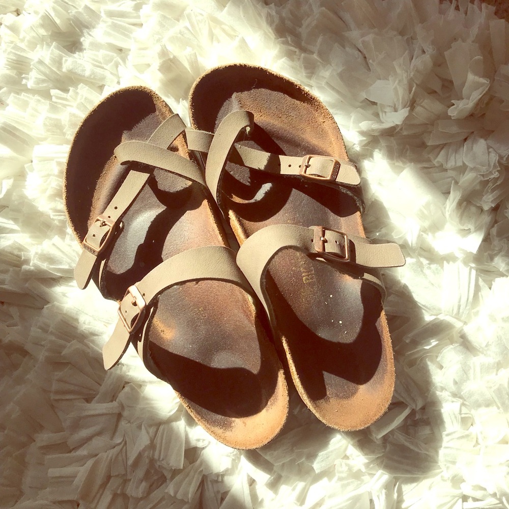 Birkenstocks multi strap (Mayari-Birkibuc-Stone)